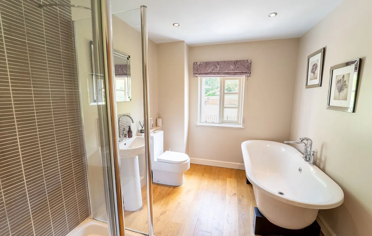 4 bedroom  - Bentley Hurst