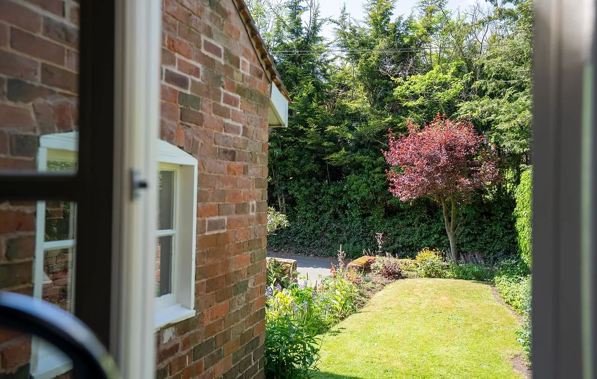 4 bedroom  - Bentley Hurst