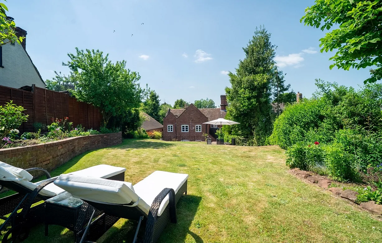 4 bedroom  - Bentley Hurst