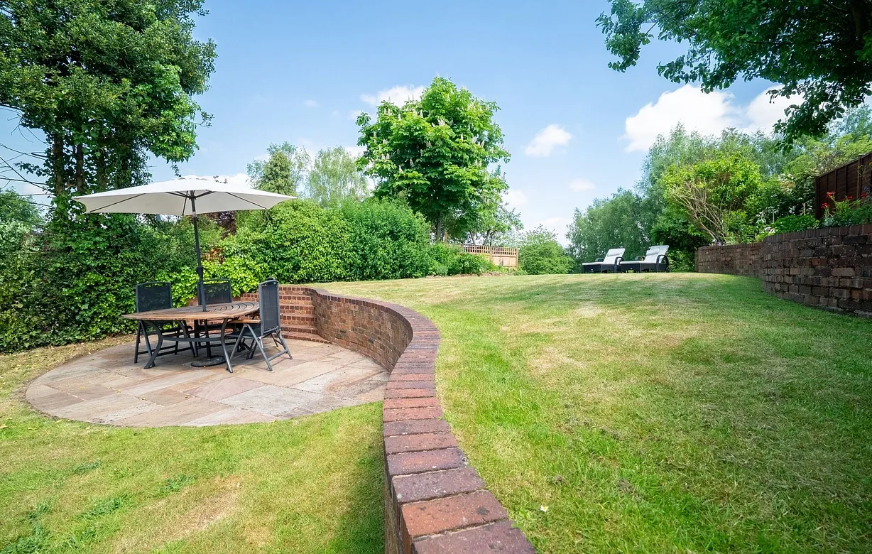 4 bedroom  - Bentley Hurst