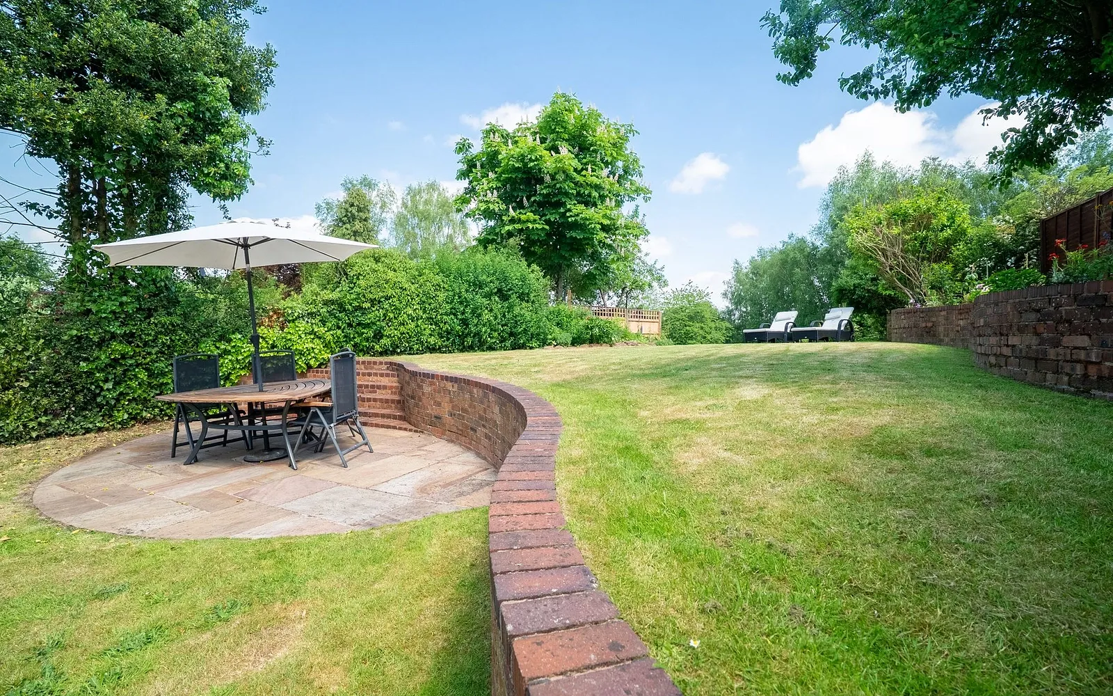 4 bedroom  - Bentley Hurst