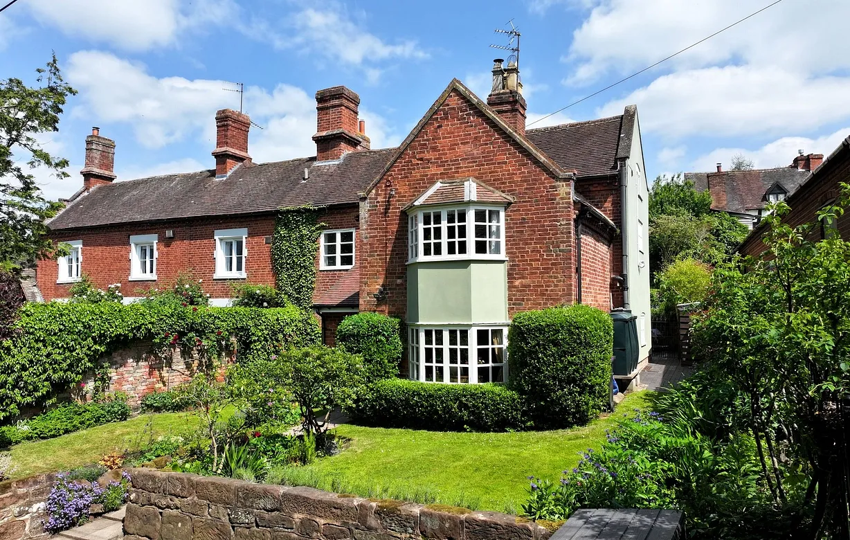 4 bedroom  - Bentley Hurst