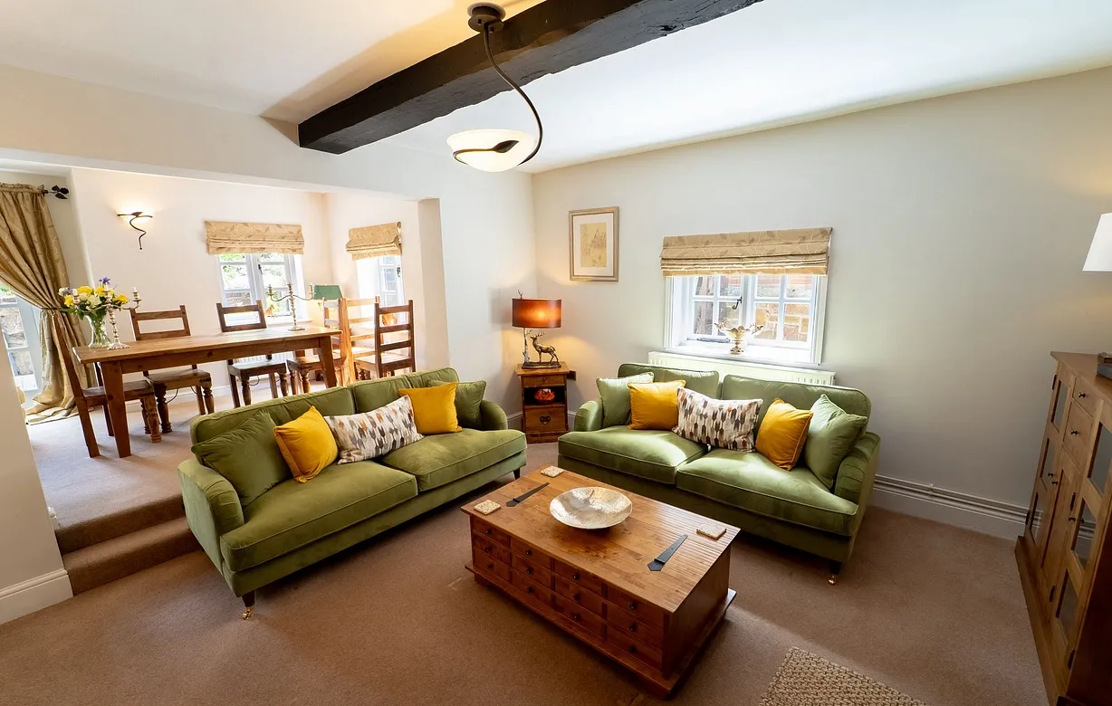 4 bedroom  - Bentley Hurst