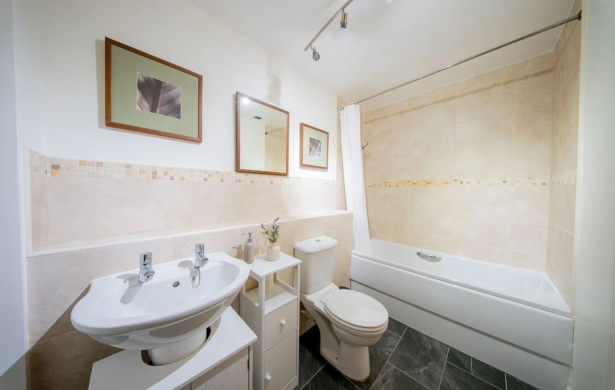 2 bedroom flat to rent - Bentley Hurst