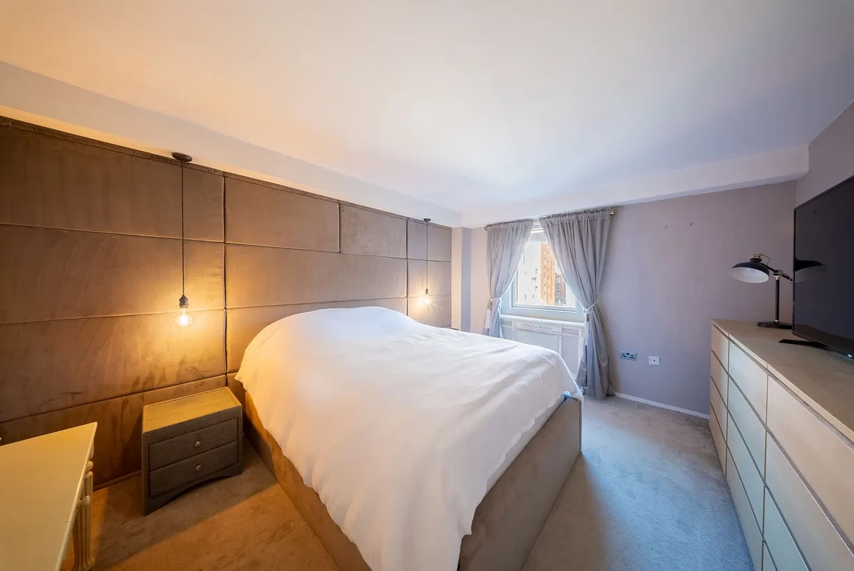 2 bedroom flat for sale - Bentley Hurst