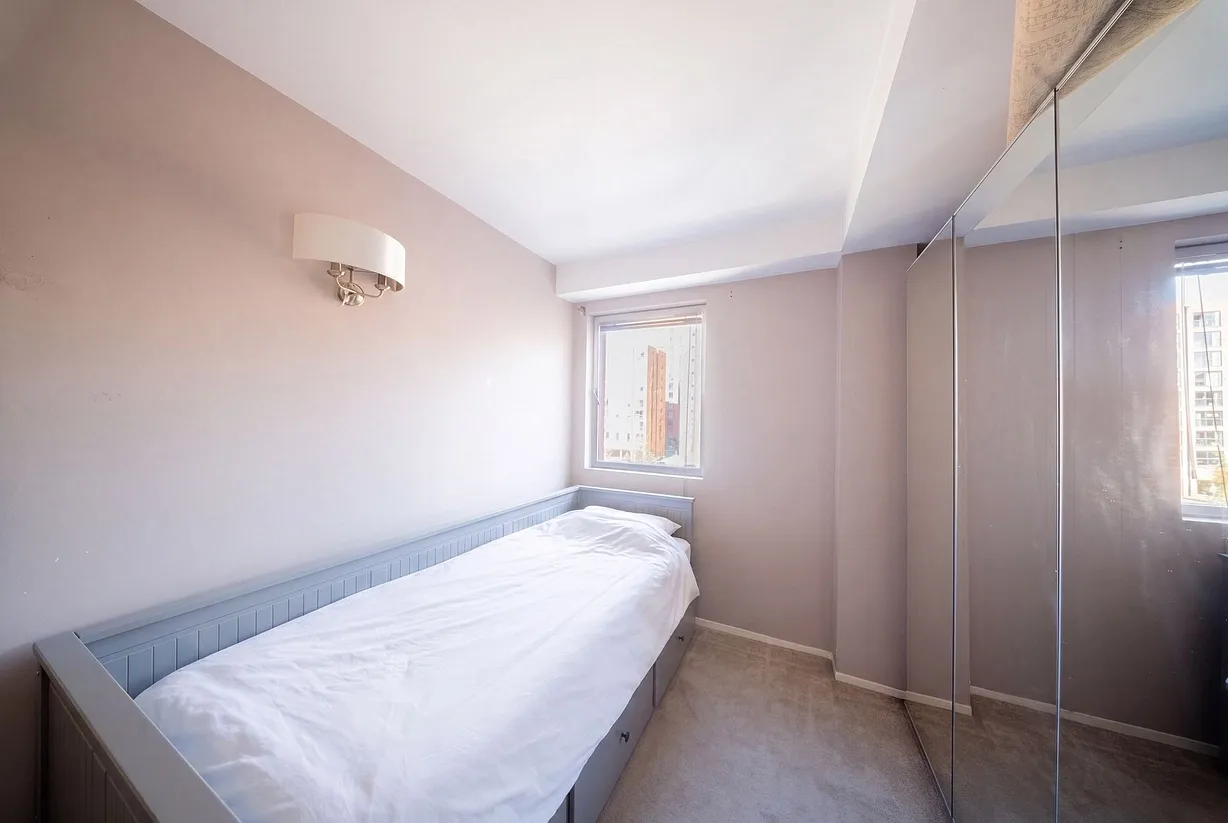 2 bedroom flat for sale - Bentley Hurst