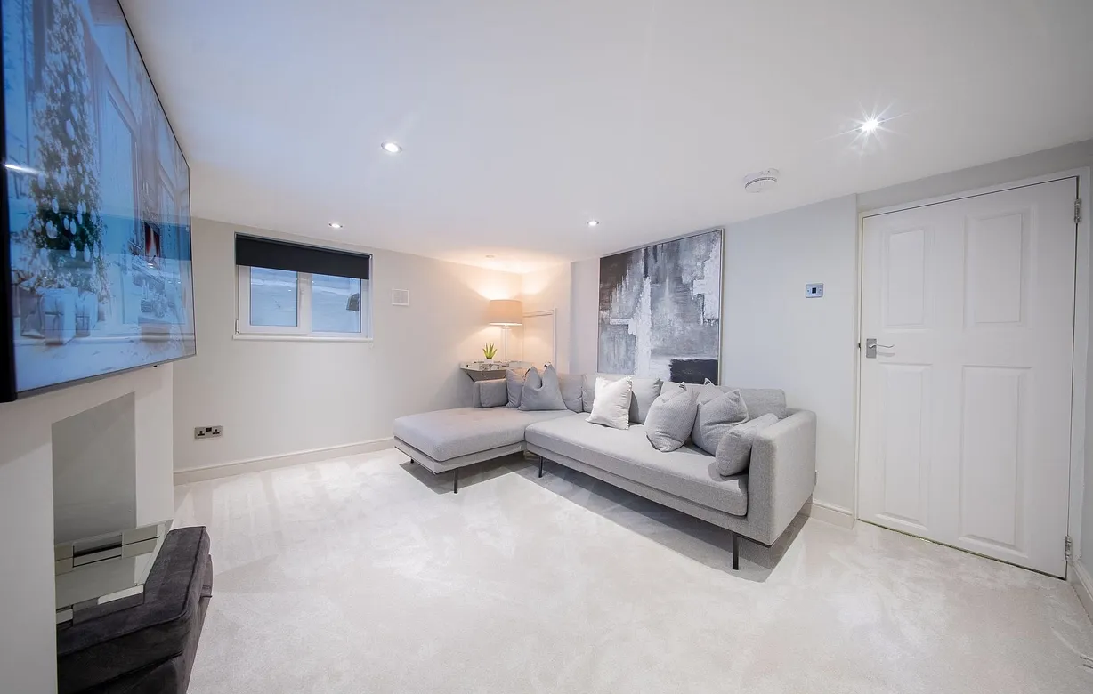 3 bedroom  - Bentley Hurst