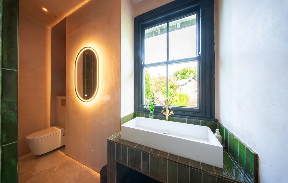 4 bedroom  - Bentley Hurst