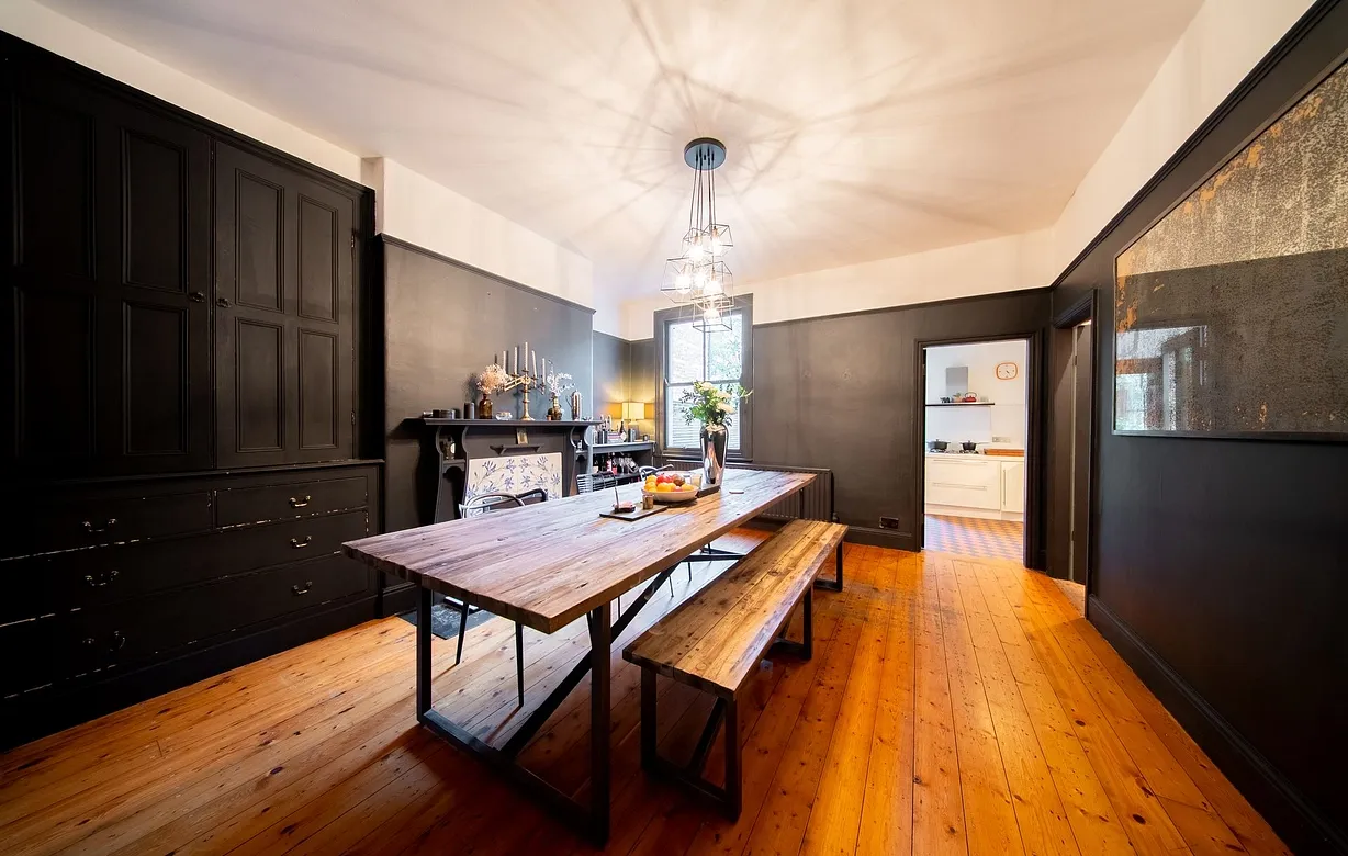 4 bedroom  - Bentley Hurst