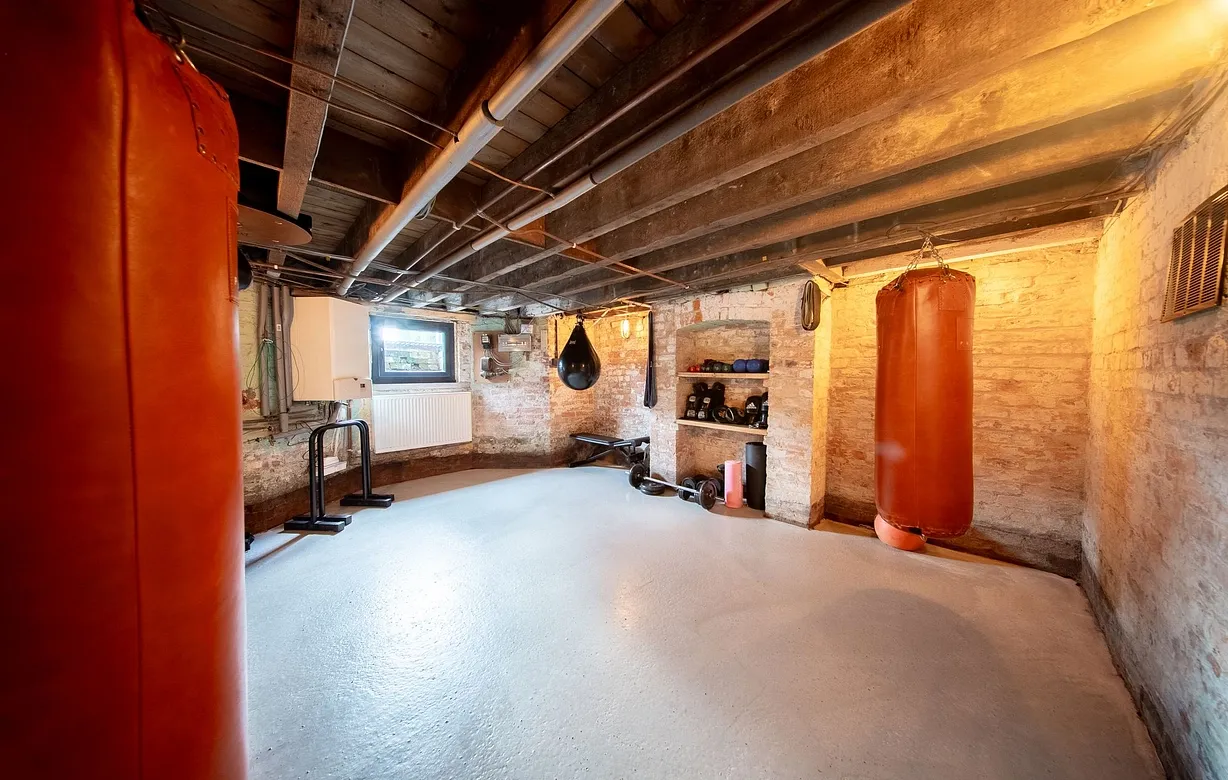 4 bedroom  - Bentley Hurst