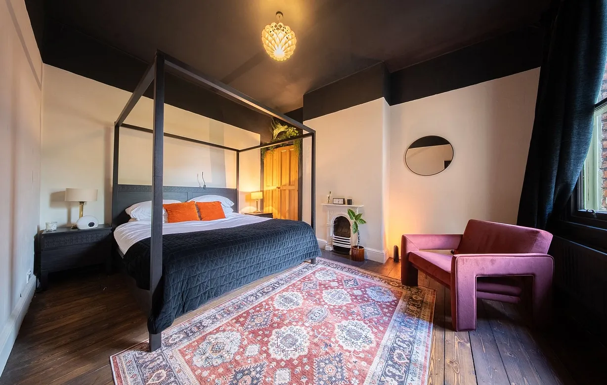 4 bedroom  - Bentley Hurst