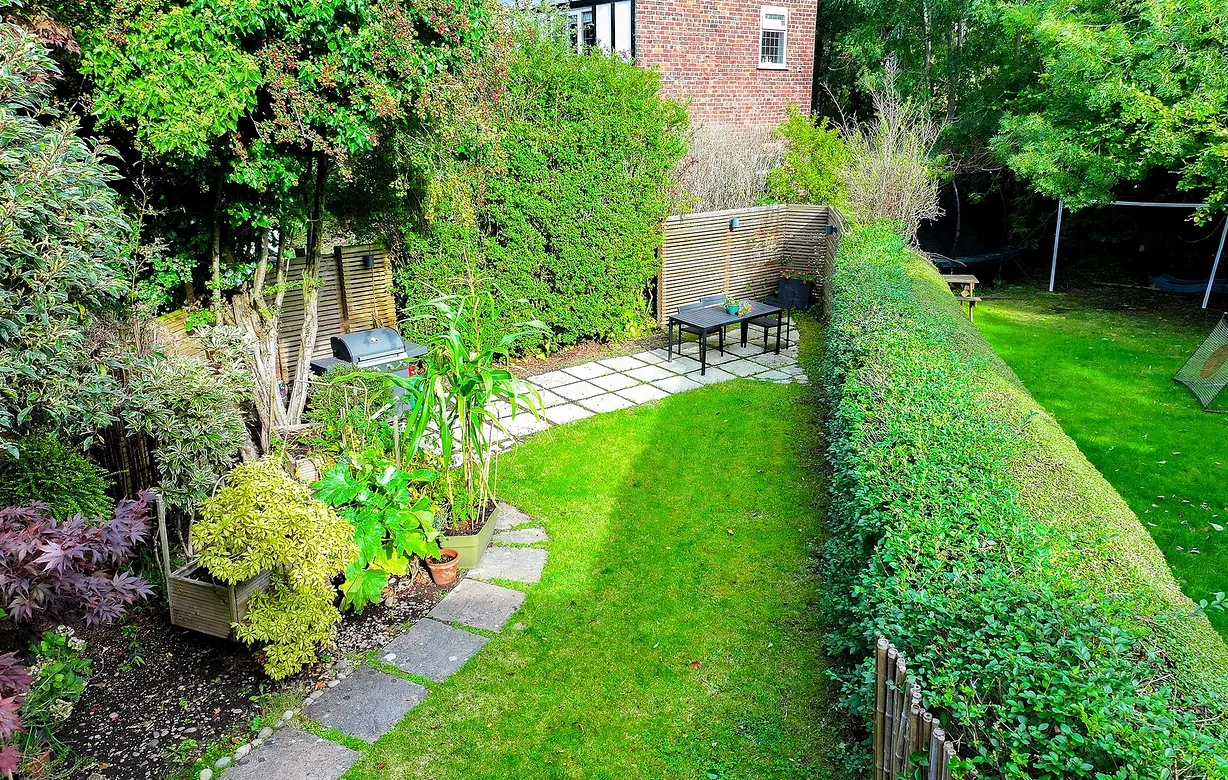 4 bedroom  - Bentley Hurst