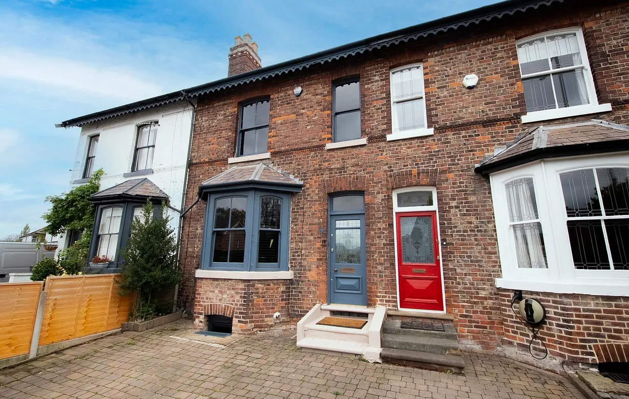 4 bedroom  - Bentley Hurst