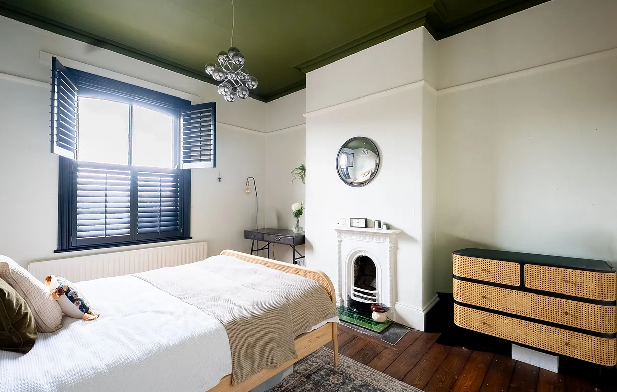 4 bedroom  - Bentley Hurst