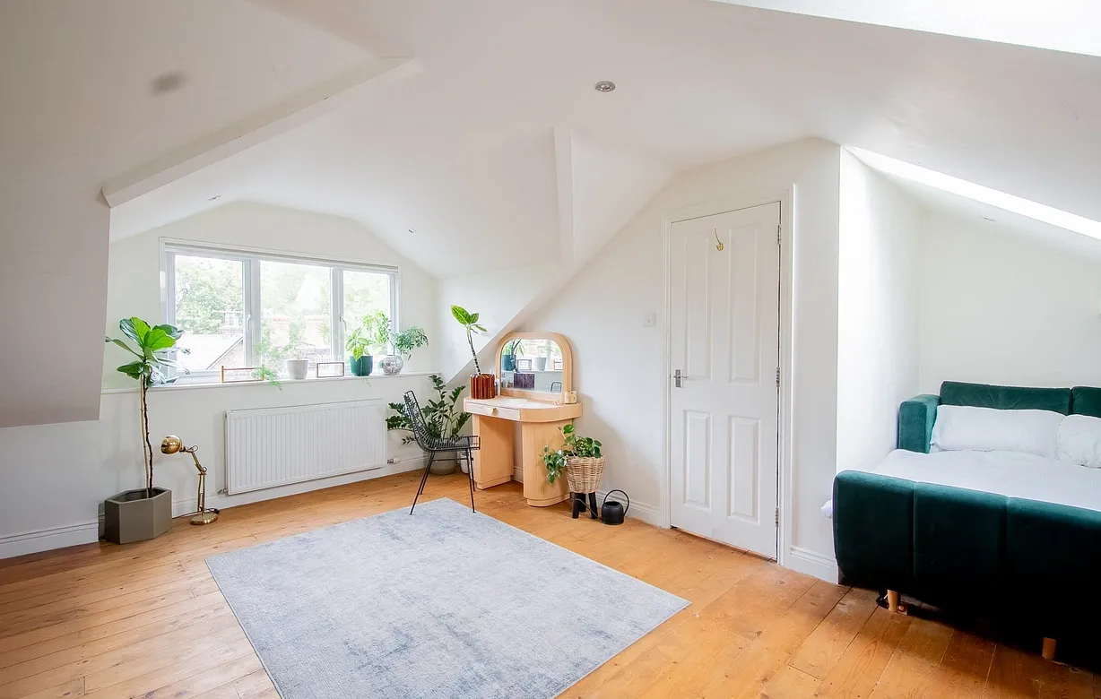 4 bedroom  - Bentley Hurst