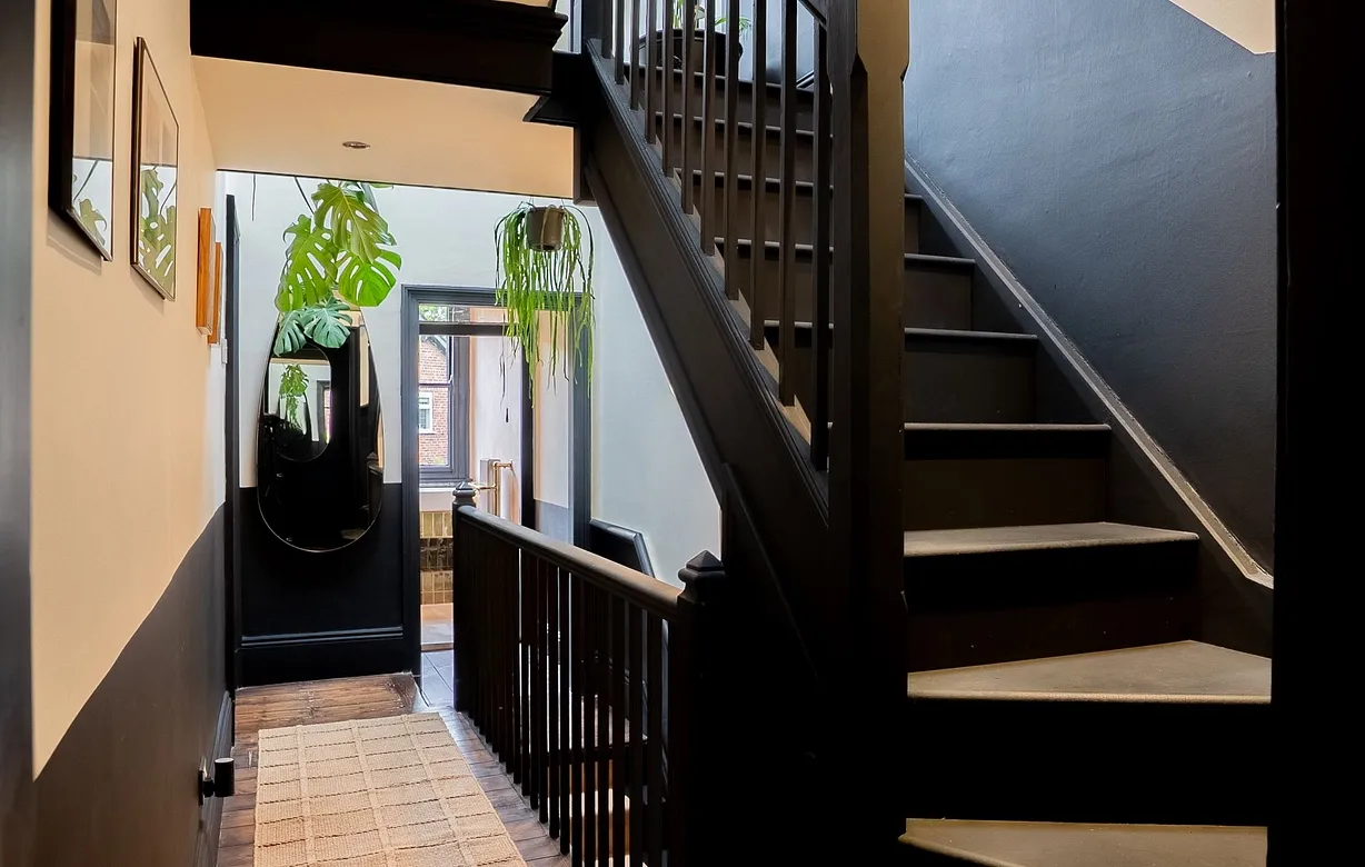 4 bedroom  - Bentley Hurst