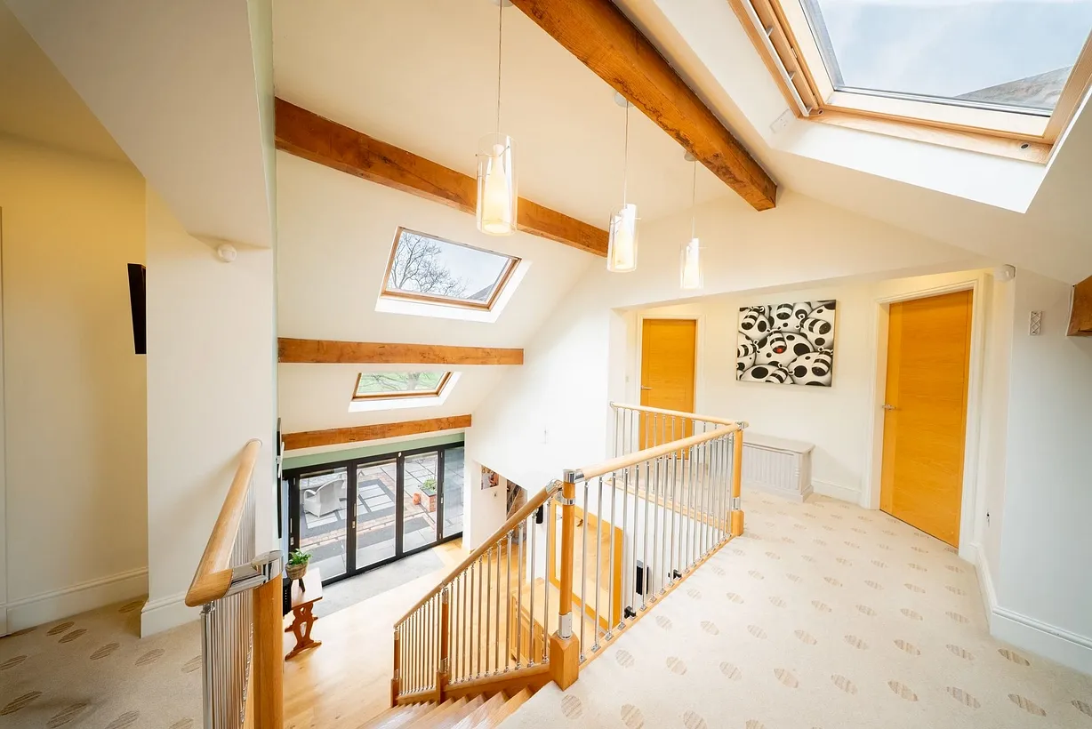 5 bedroom  - Bentley Hurst