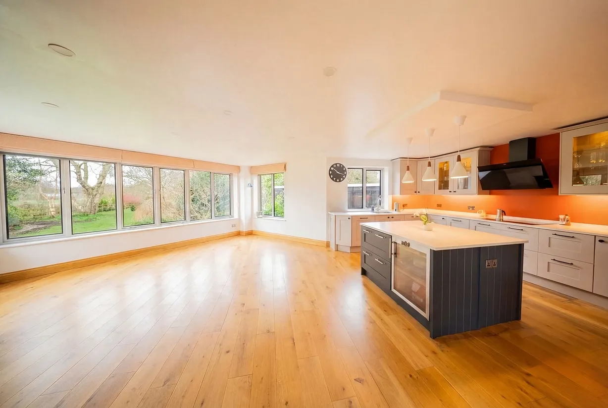 5 bedroom  - Bentley Hurst