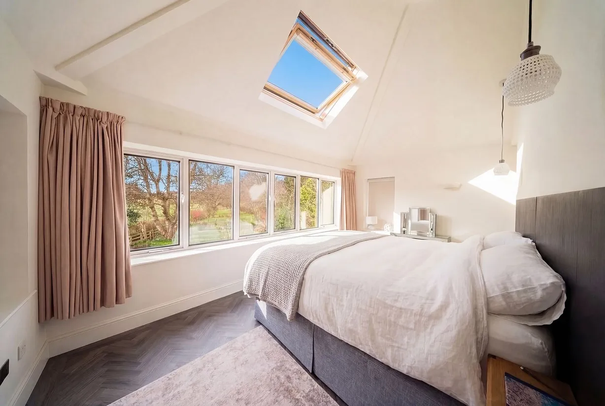 5 bedroom  - Bentley Hurst