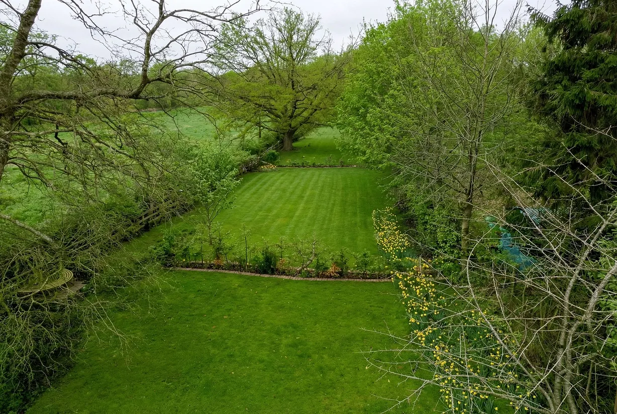 5 bedroom  - Bentley Hurst