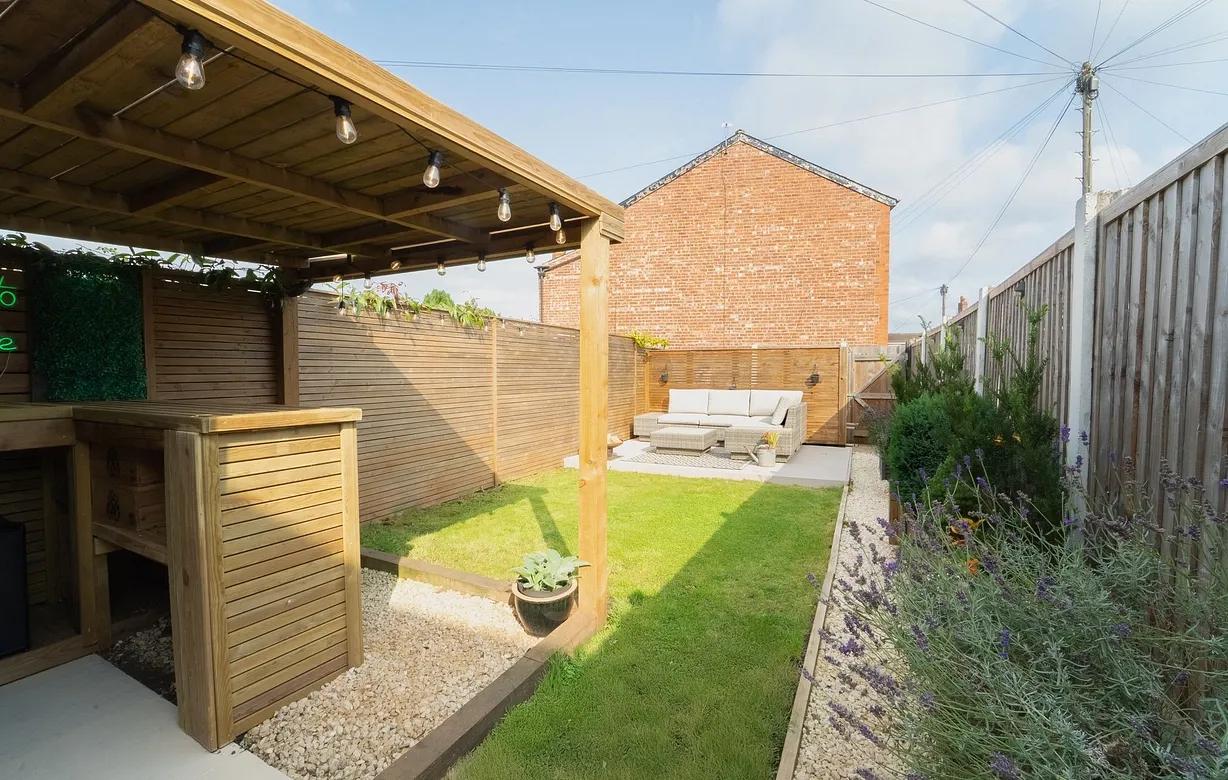 2 bedroom  - Bentley Hurst