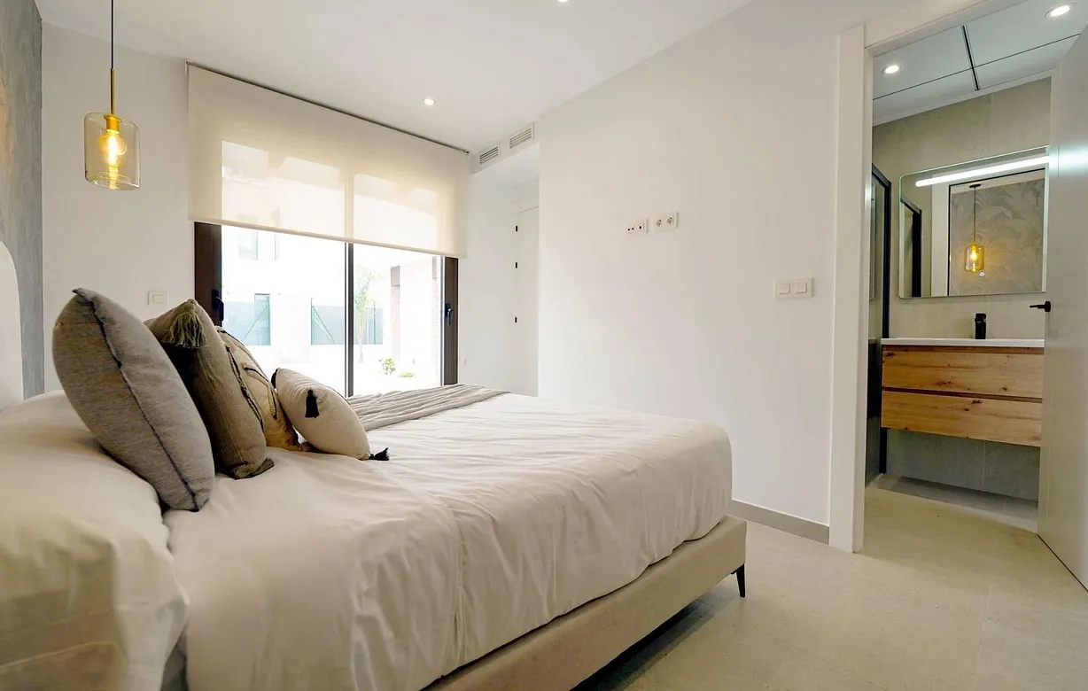 4 bedroom villa for sale - Bentley Hurst
