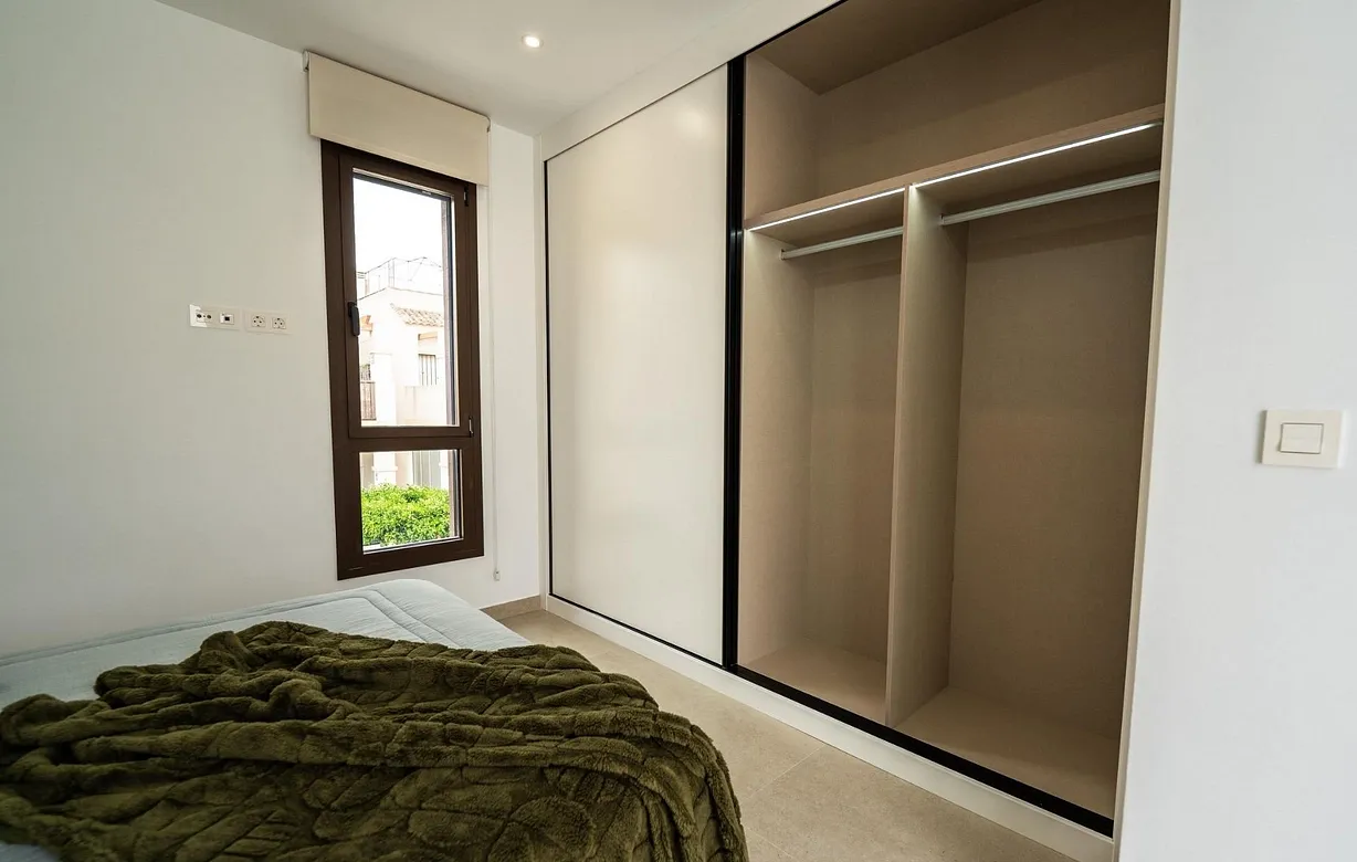 4 bedroom villa for sale - Bentley Hurst