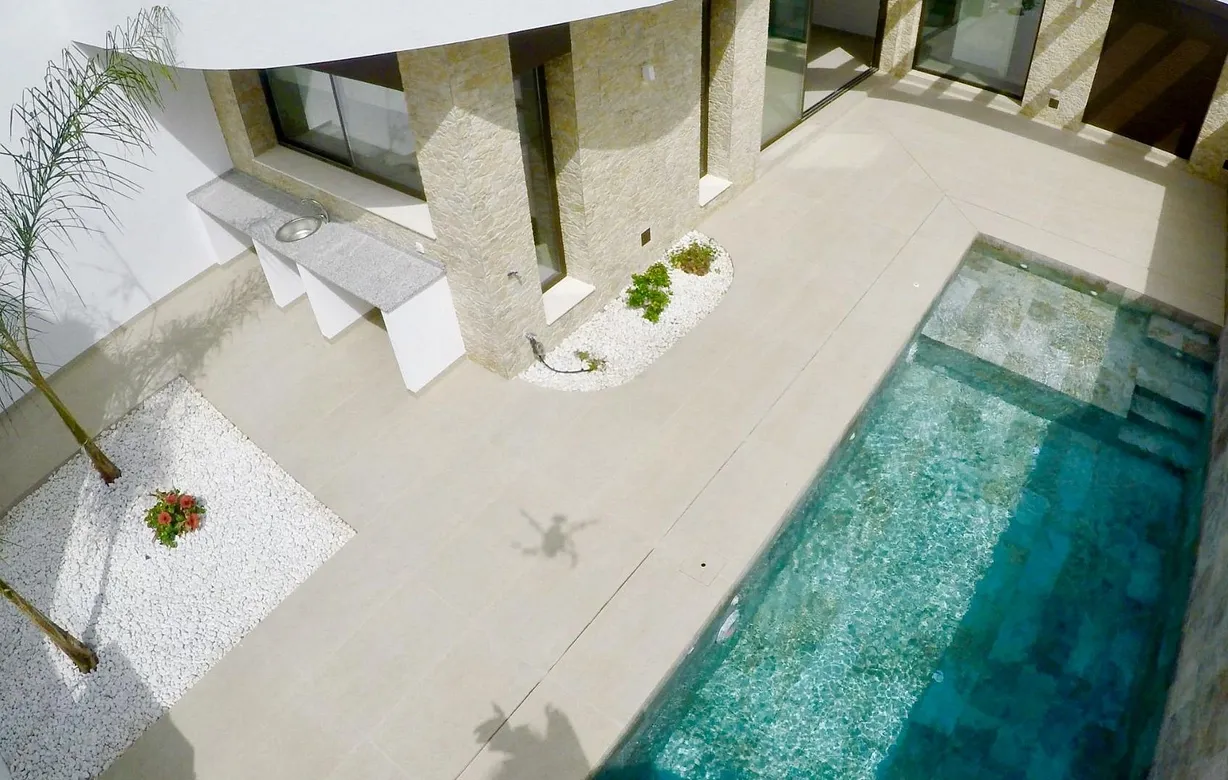 4 bedroom villa for sale - Bentley Hurst