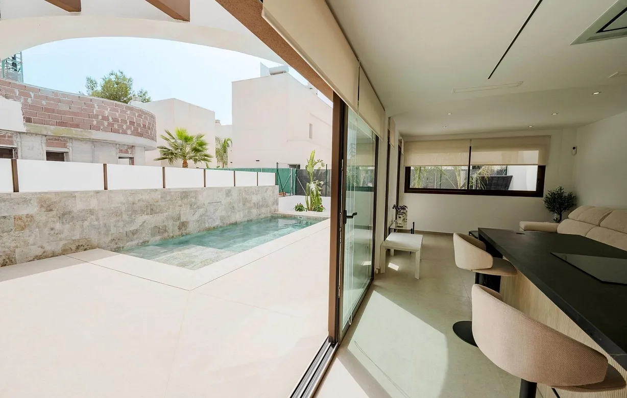 4 bedroom villa for sale - Bentley Hurst