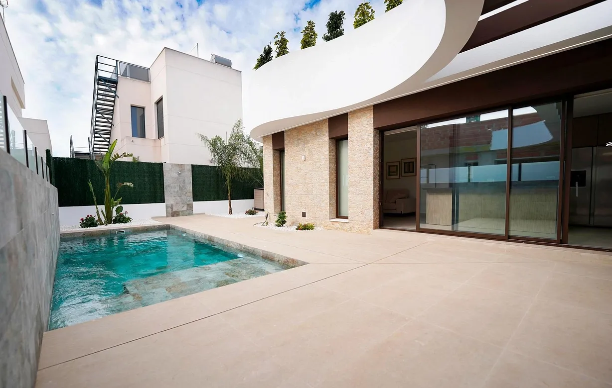 4 bedroom villa for sale - Bentley Hurst