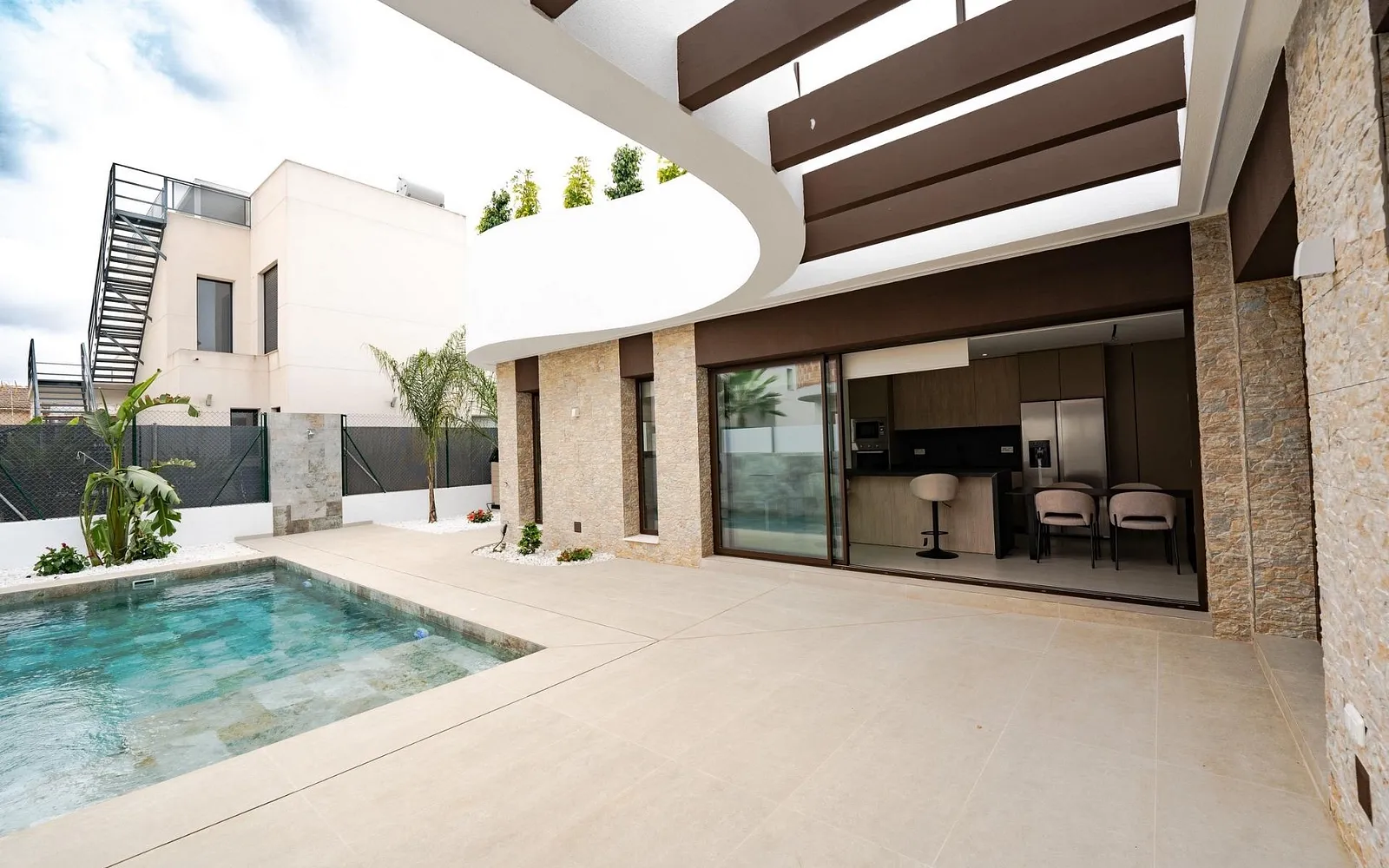 4 bedroom villa for sale - Bentley Hurst