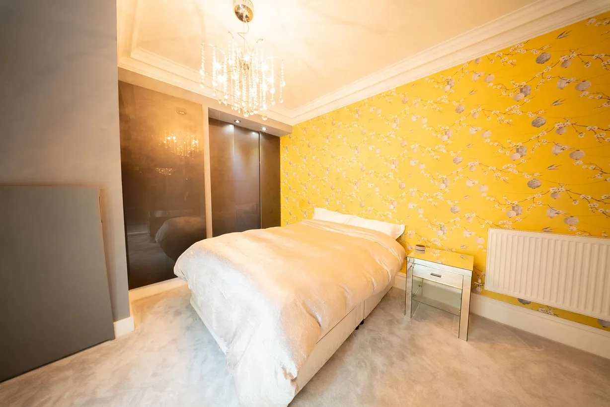 2 bedroom flat for sale - Bentley Hurst