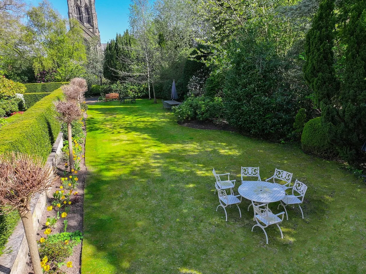 2 bedroom flat for sale - Bentley Hurst