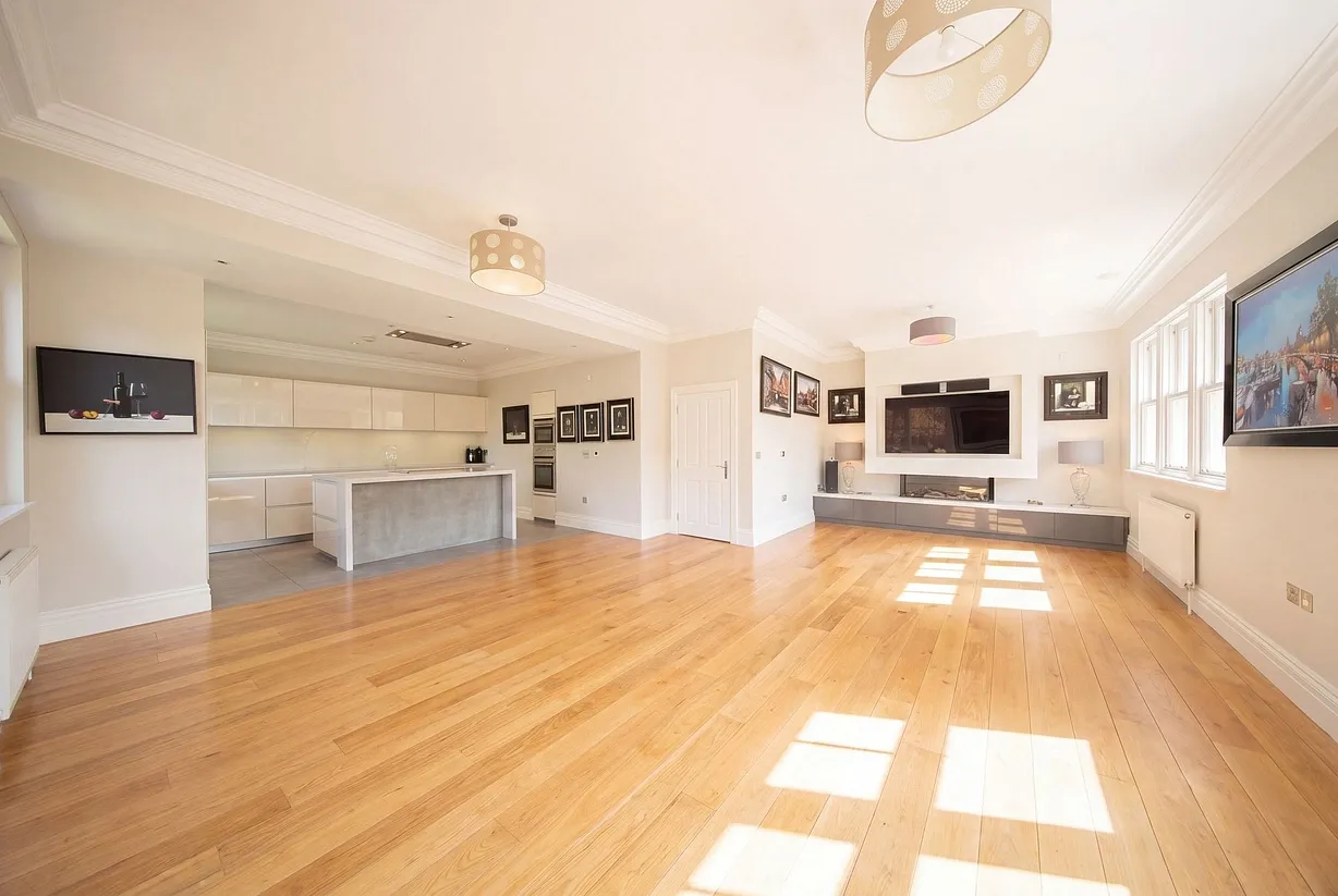 2 bedroom flat for sale - Bentley Hurst