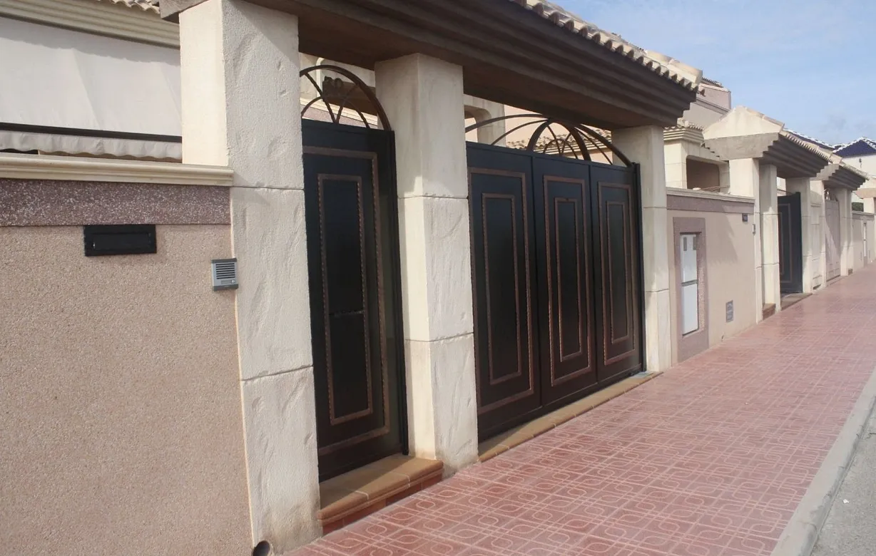 2 bedroom townhouse for sale - Bentley Hurst