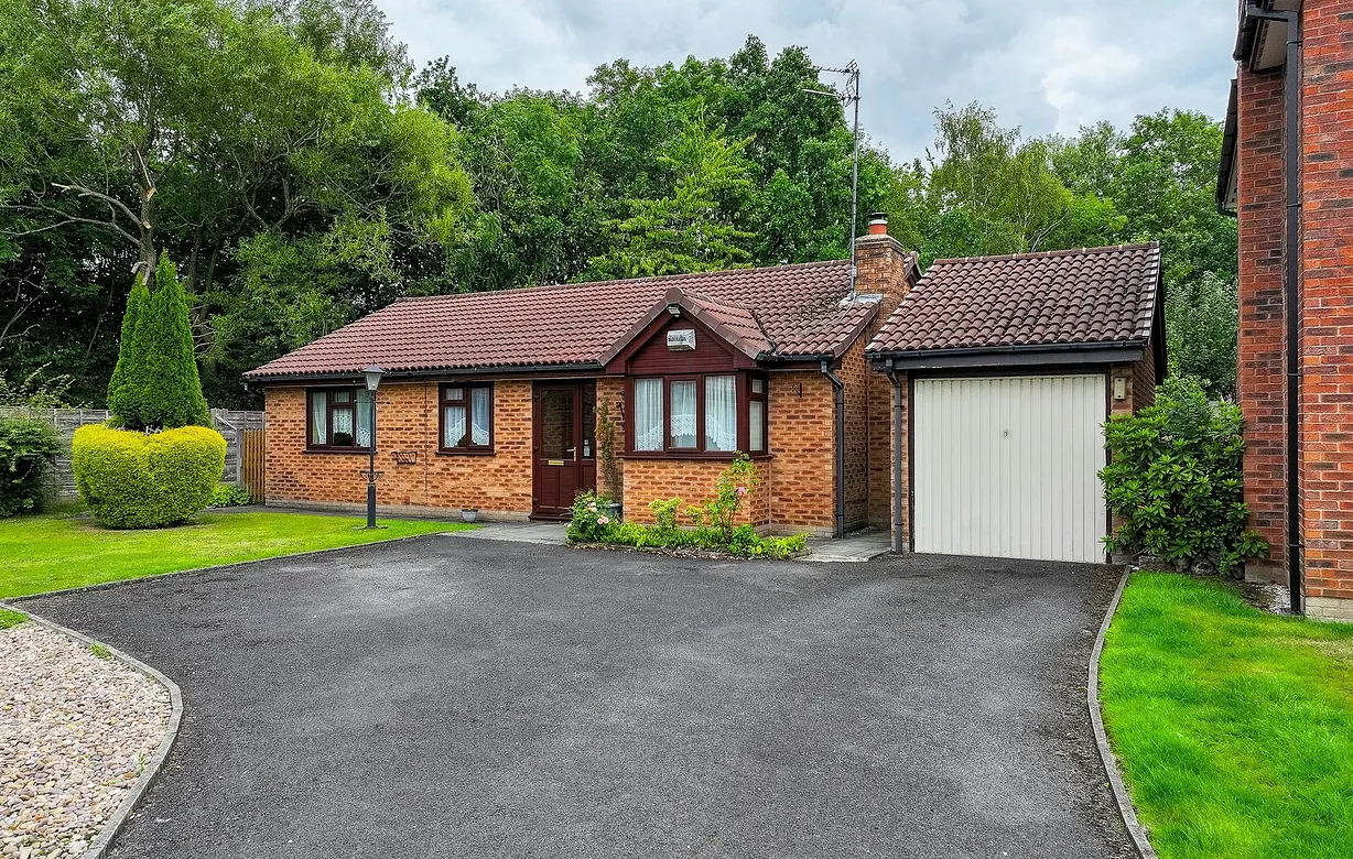 3 bedroom bungalow for sale - Bentley Hurst