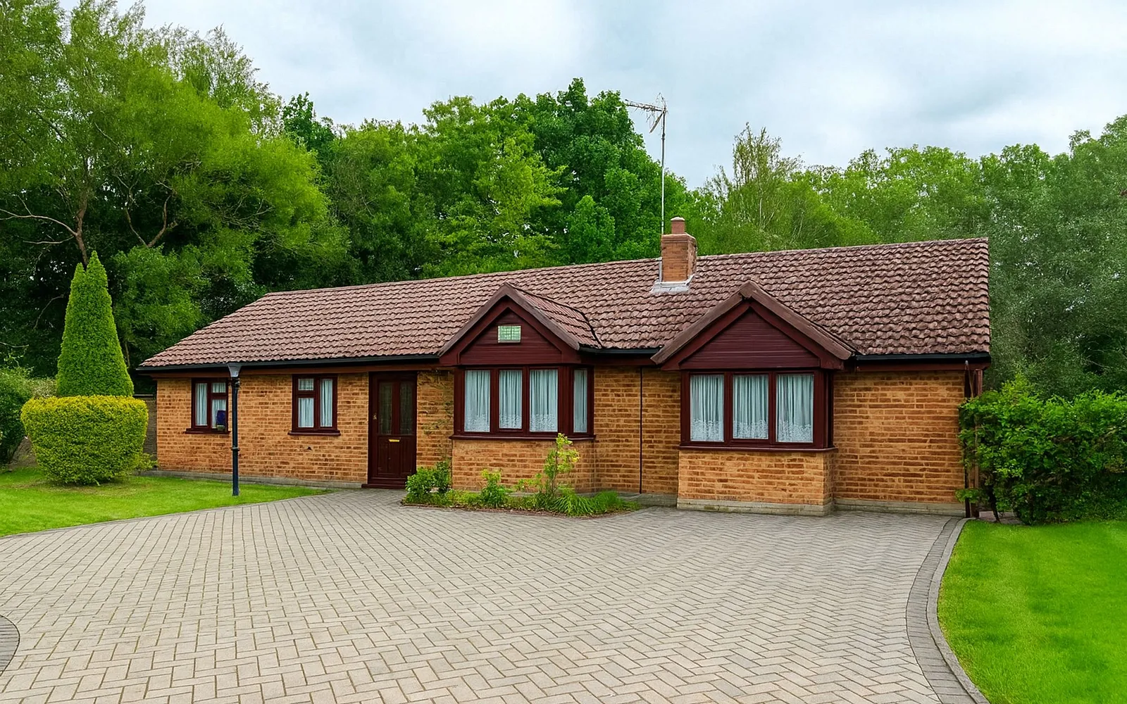 3 bedroom bungalow for sale - Bentley Hurst