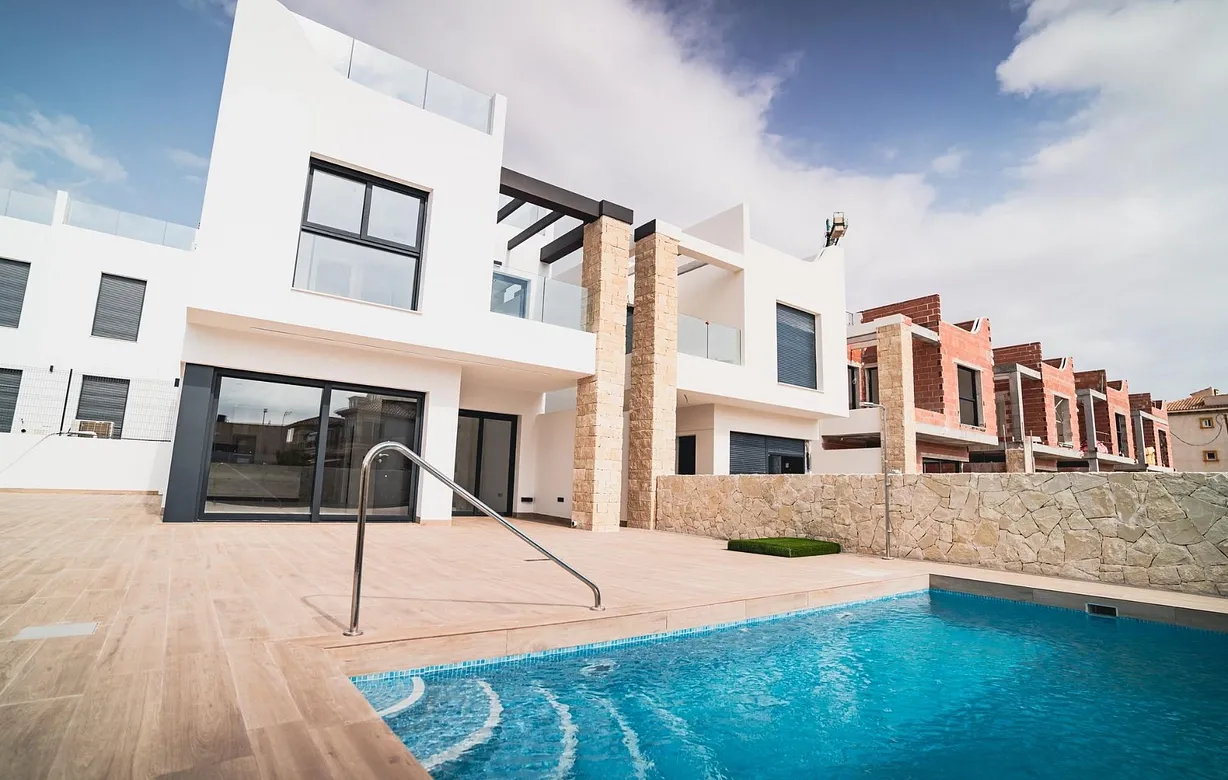 4 bedroom villa for sale - Bentley Hurst
