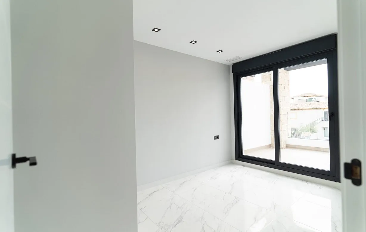 4 bedroom villa for sale - Bentley Hurst