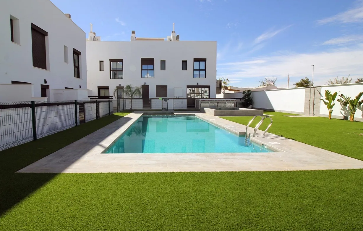 4 bedroom villa for sale - Bentley Hurst