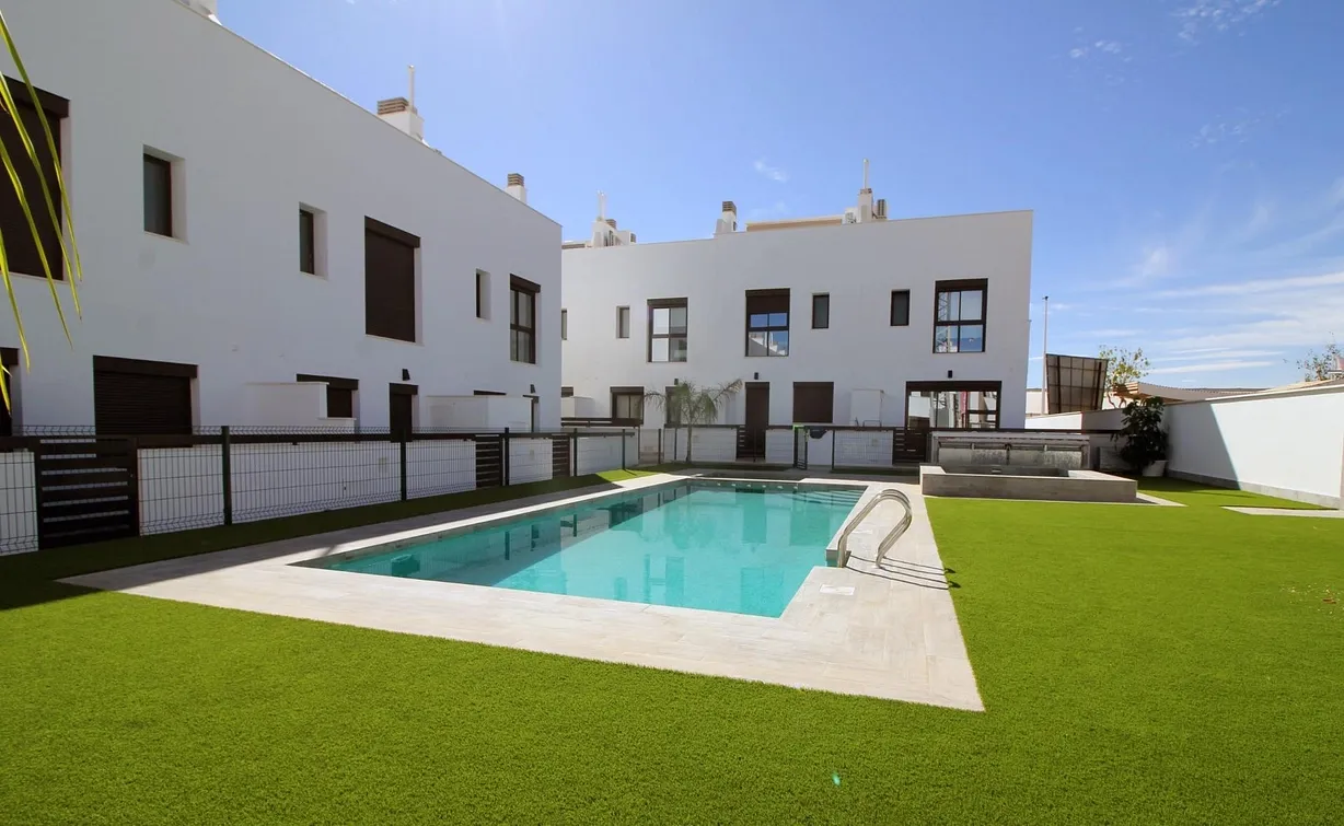 4 bedroom villa for sale - Bentley Hurst
