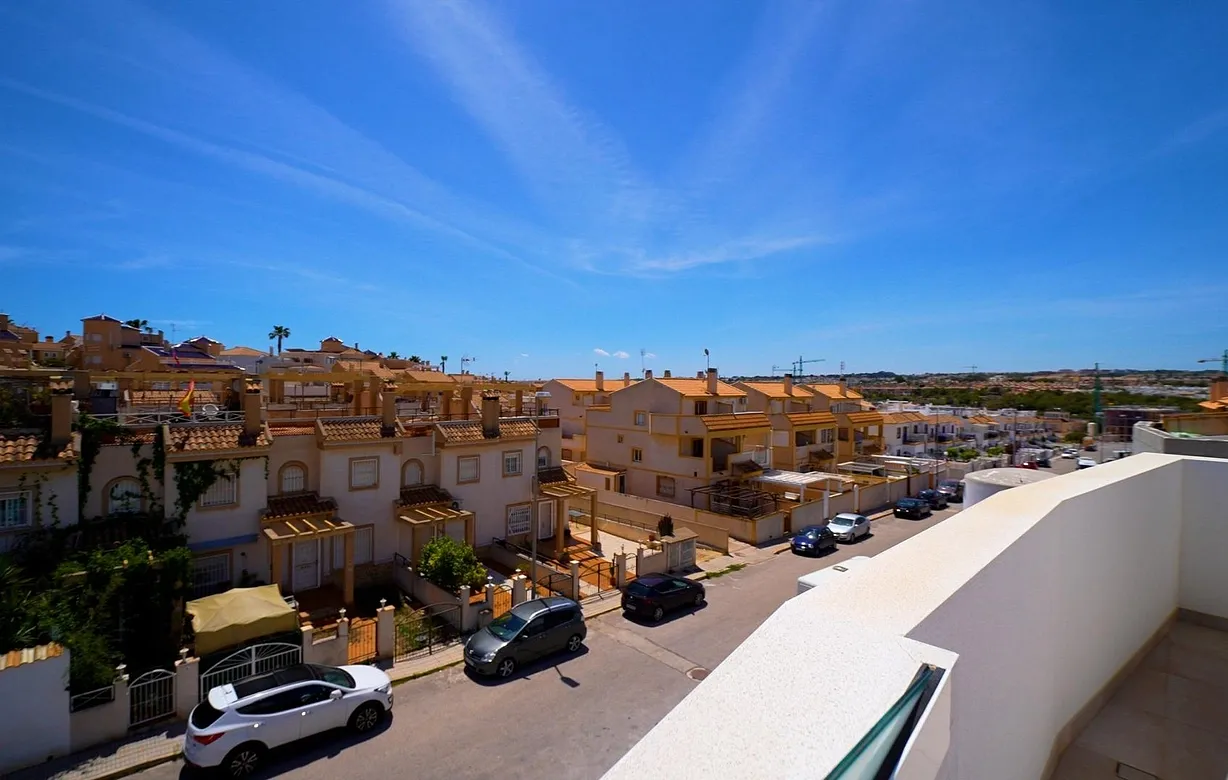 3 bedroom villa for sale - Bentley Hurst