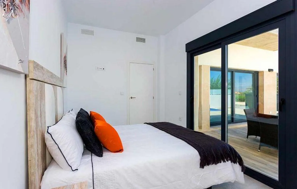 3 bedroom villa for sale - Bentley Hurst