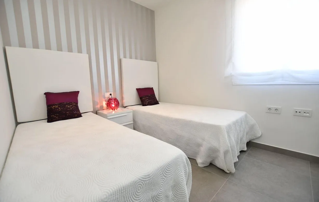 2 bedroom bungalow for sale - Bentley Hurst