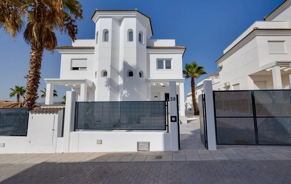 2 bedroom villa for sale - Bentley Hurst