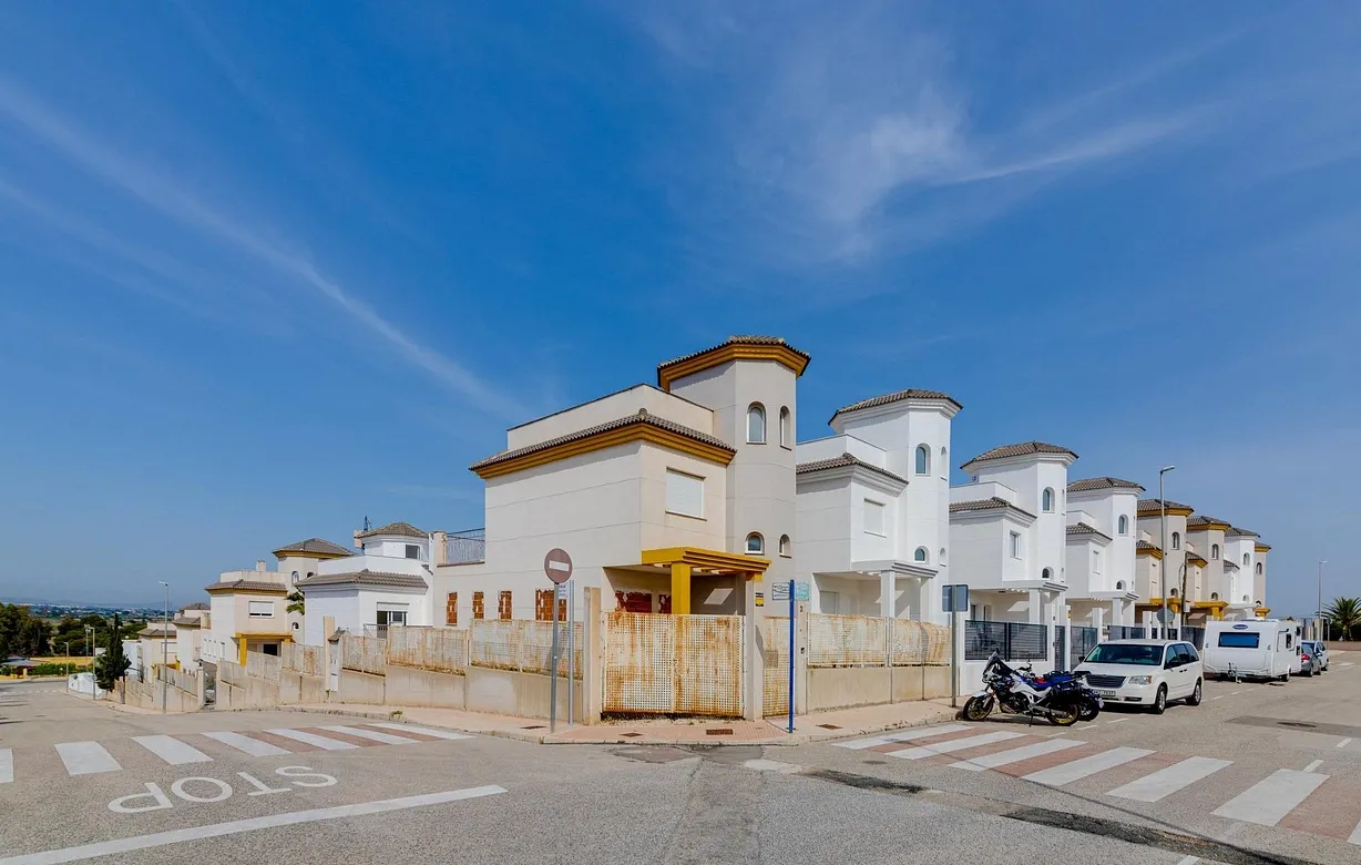 2 bedroom villa for sale - Bentley Hurst