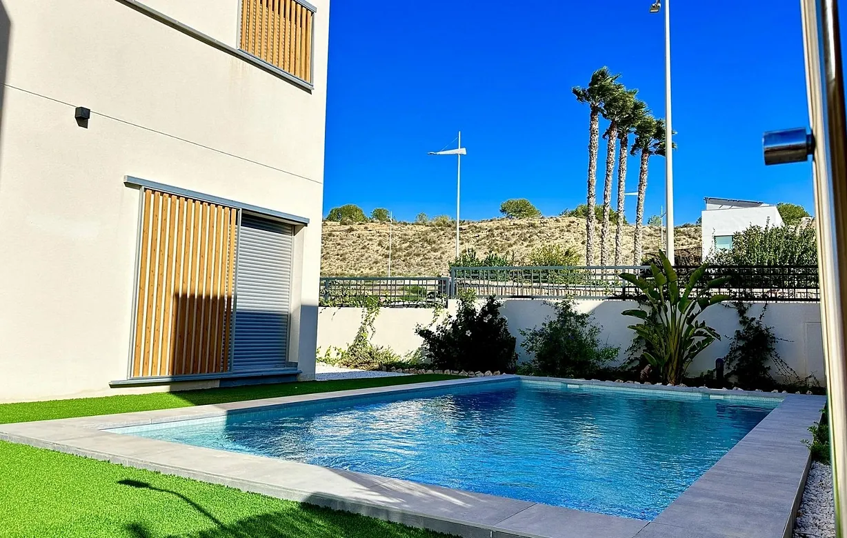 4 bedroom villa for sale - Bentley Hurst