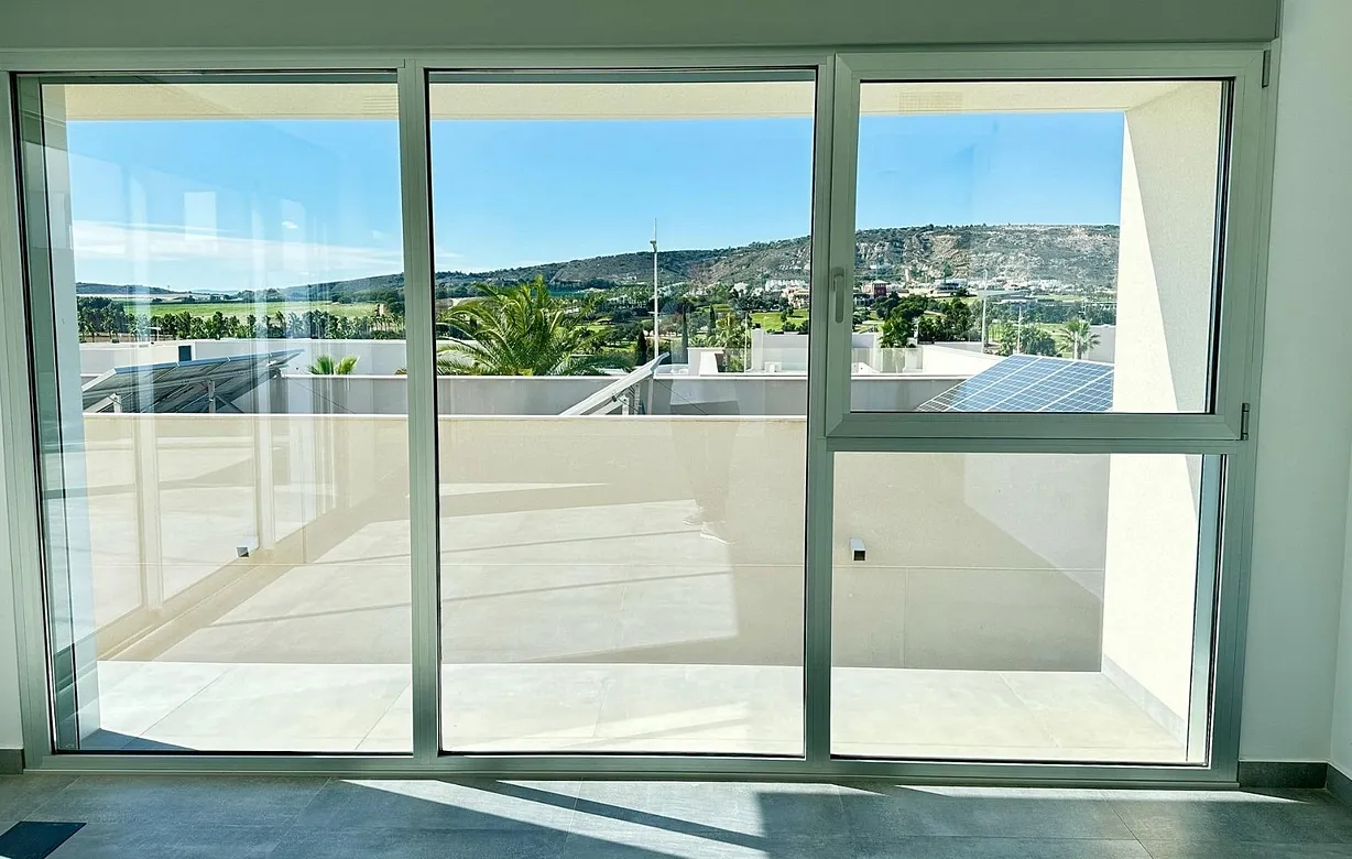 4 bedroom villa for sale - Bentley Hurst