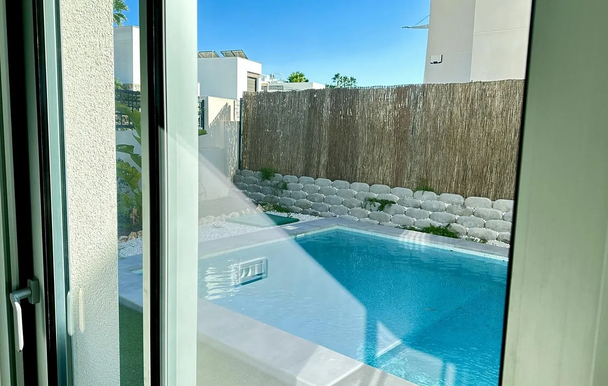 4 bedroom villa for sale - Bentley Hurst