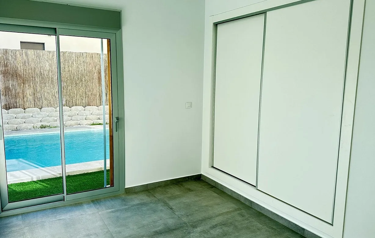 4 bedroom villa for sale - Bentley Hurst